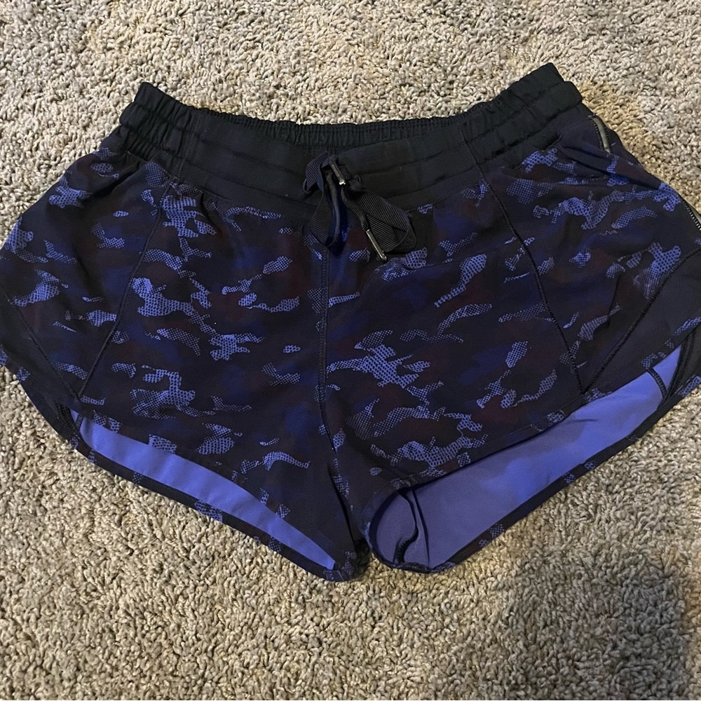 Lululemon Hotty Hot 2.5” Mini Hounds Camo Emperor